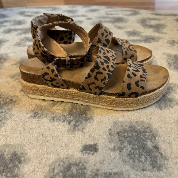 Universal Threads Espardrille Sandals - Picture 3 of 5